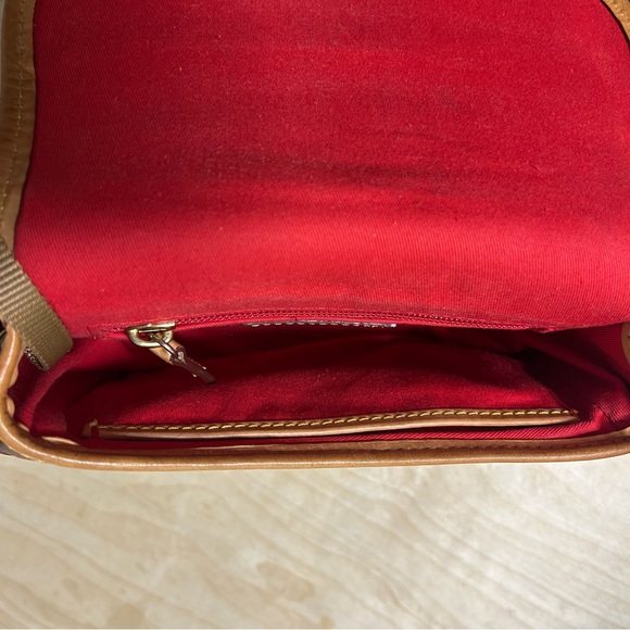 Dooney & Bourke Pebble Grain Saddle Hallie Crossbody Bag Caramel Brown VTG - Picture 15 of 16